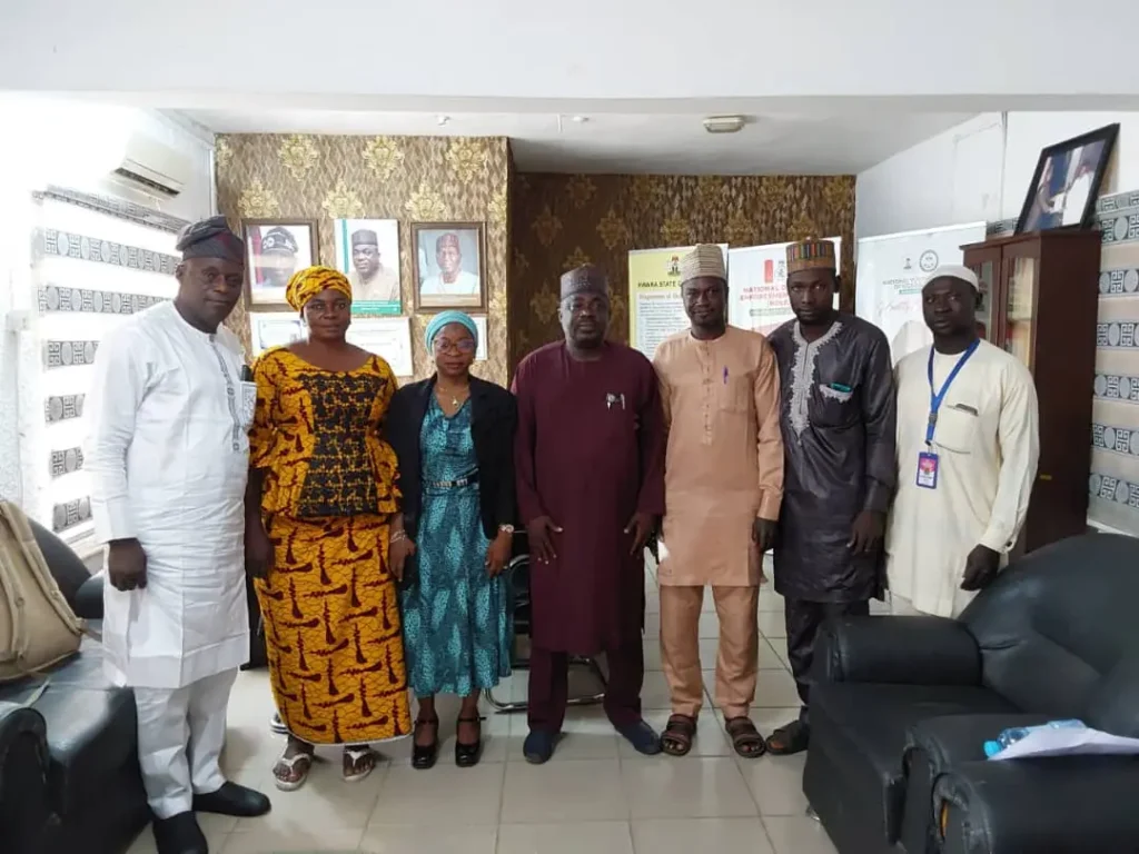 L–R: Director of Youth, Alhaji AbdulSalam Akeem; Women Leader, Kpayelo Youth Development, Aliyu Suzana; Acting Permanent Secretary and Director of Personnel, Finance, and Supply, Ministry of Youth Development, Hajia Okanla Kuburat Atinuke; Commissioner for Youth Development, Amb. Ndanusa Usman Shehu; President, Kpayelo Youth Development Network, Comrade Usman Yunusa; Secretary, Siya Ibrahim; and Organising Secretary, Suleiman Yakub in a group photograph during the Association’s courtesy visit to the Ministry in Ilorin, Tuesday.